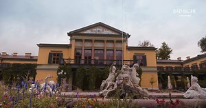 In unserem vorerst letzten EinzigArt-Video stellen wir euch heute Valentin Habsburg von der Kaiservilla in Bad Ischl vor. Einzigartig an seiner Arbeit ist für den Urur - Enkel von Kaiser Franz Joseph und Kaiserin Sisi die Verbindung der Familie, Natur und Kultur vor dem geschichtlichen Hintergrund. Kaiservilla Bad Ischl: http://www.kaiservilla.at/index.php/de/ Alle EinzigArt-Videos gibt’s unter: www.badischl.at/einzigart | Bad Ischl
