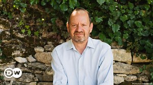 Philippe Sands: international law risks letting Putin off the hook – DW – 04/28/2022