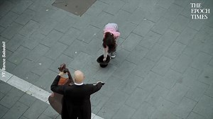 13M views · 342K reactions | A girl gives a coin to a musician and sees what happens! Credit: Banco Sabadell - www.youtube.com/@bancosabadell | Bright | Facebook