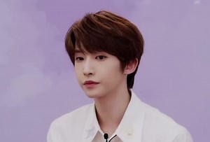 1.9K views · 774 reactions | Livestream OSD - Lưu Vũ với thử thách nói tiếng Pháp và tiếng Thái Thực ga tui hông hiểu chì hớt chỉ thấy em bé này cưng quá thôi các chị ạ. Muốn bắt bỏ bao mang về đọooo Cre: ·自留屿· | Lưu Vũ Fanpage - 刘宇 | Facebook