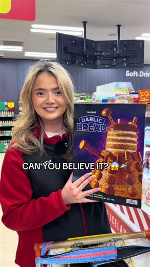 THIS IS OUTTA THIS WORLD! Our Darlic Bread Tear 'n' Share is landing in a store near you 🫨 #IcelandFoods #FoodFinds #DarlicBread