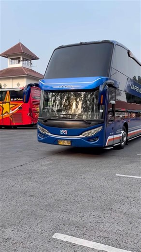 Narendra class vip luxury bus leaves early