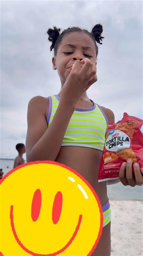 287K views · 3.8K reactions | Lmaoo she know tt the off brand queen! #offbrand #beachlife #fyp #foodie | Dem girls London and PaRys | Facebook
