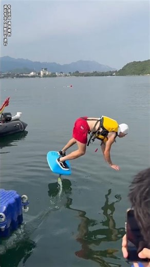 came to learn surfing and fell again and again.