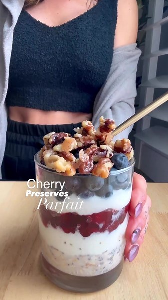 Cherry Yogurt Parfait 🍒 I meal prepped 3 of these for breakfast this week. It’s filling, loaded with fiber and protein. you can cut out the sugar by using plain Greek yogurt ~ you’ll love this! . Credit/IG- @sailor_bailey . How to make it::: In a small jar or whisky glass 1/4 cup of oats 1 tsp of chia seeds 1/4 cup of unsweet almond milk Let that sit for an hour or overnight . Layer 1/4 cup Greek yogurt (I did vanilla) 2 Tbsp cherry preserves 1/4 cup Greek yogurt Small handful of blueberries Sp