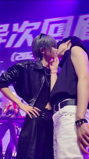 Too shippable! #alienstage#ivan#till#ivti#challenge#kiss#trending#viral#fyp