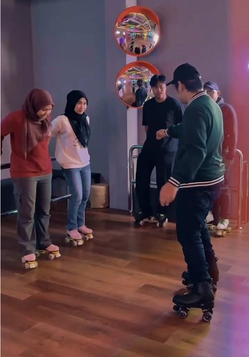 Roller Skating Lessons for Kids & Adults at Roller Light