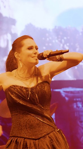 Friday feels = big singalongs. Watch a snippet of 'Wireless' from the Bleed Out 2024 Tour #Fridayfeeling #FlashbackFriday | Within Temptation