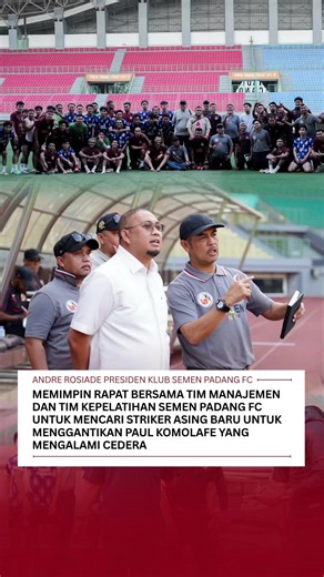 Memimpin rapat bersama manajemen dan tim kepelatihan Semen Padang FC untuk mencari striker asing baru sebagai pengganti Paul Komolafe yang mengalami cedera ACL sehingga tidak dapat bergabung dengan Semen Padang FC. Kami bergerak cepat agar persiapan tim tetap optimal. InsyaAllah, pemain penggantinya akan segera bergabung dan ditargetkan tiba pekan depan. Andre Rosiade Presiden Klub Semen Padang FC #AndreRosiade #SemenPadangFC