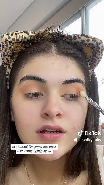 How to do eyeshadow for beginners #makeup #tutorial #beginners #eyeshadow #easy #basics #howto