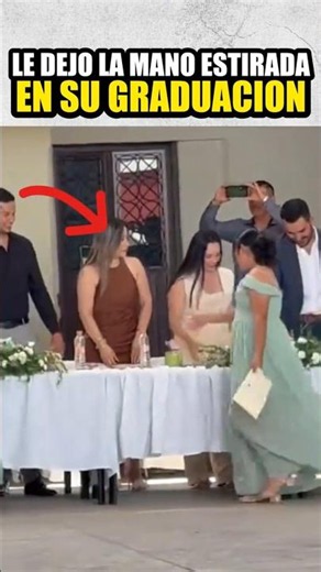 Esta Maestra le hizo una Grosería Enorme enfrente de todos 😡