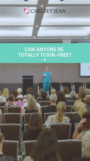 🧼 Can anyone be totally toxin-free? Nope—and I’m not asking you to be. But your body? It’s trying every second to clean, clean, clean. 🧻 How do we get the rubbish out? We poo, we sweat, we breathe, and we shed through our skin. Even fat? Mostly leaves through your breath. Wild, right? But if you’re not sweating, not moving, wearing tight clothes, and skimping on water—your detox pathways get sluggish. And that means your lymph can’t do its job. ✨ Ready to help your body out? Do the 2-minute ly