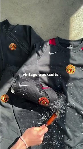 Name this Perfect Baggy Nike Vinatage Tracksuits 😍🔥 #baggy #football