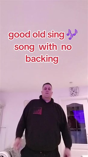 Enjoy a Good Old Sing Song with No Backing Track