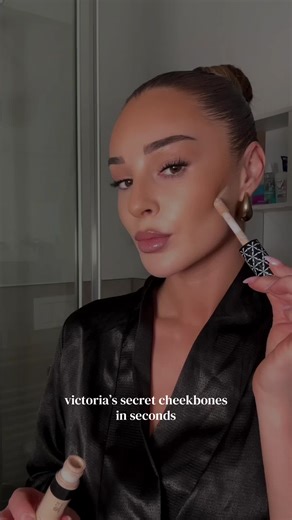 Transform Your Cheekbones with This Makeup Tutorial