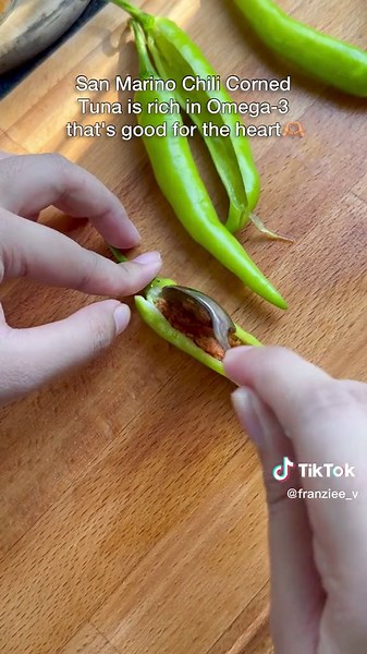 Delicious Dynamite Snack Tutorial: Cheesy Tuna Lumpia Recipe
