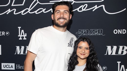 148K views · 1.3K reactions | Los Angeles Dodgers manager Dave Roberts spoke out about Alex Vesia's absence from the 2025 World Series as well as the Toronto Blue Jays' show of support for the relief pitcher. bit.ly/4oPdNZ4 | E! News | Facebook