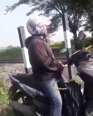Sebagian rakyat Indonesia memang harus dibeginikan. Bego dan merepotkan orang lain