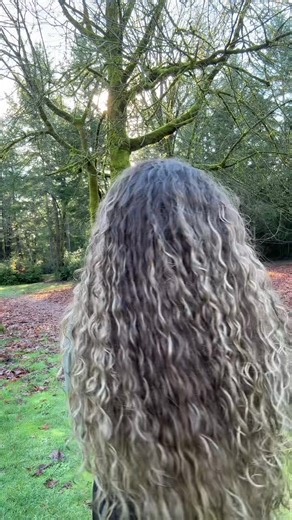 Curly Hair Routine: Revealing the Back View