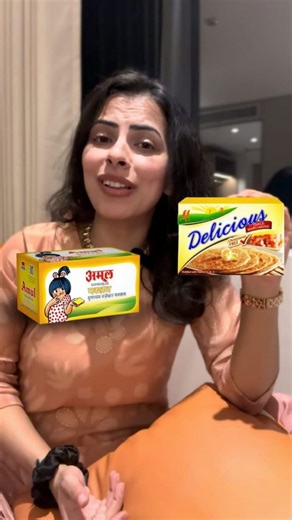Atisha Sharma | Dietitian | Diabetes Educator | Yoga Instructor on Instagram: "Amul Butter vs “Delicious” Butter – WATCH THIS BEFORE YOU BUY! How to READ the label (must check): 1️⃣ Ingredients are listed highest to lowest ✔ Look for: milk fat, cream, butter ❌ Avoid: hydrogenated / partially hydrogenated oil, vanaspati, margarine 2️⃣ Don’t trust “0g trans fat” 👉 If ingredients say hydrogenated → trans fat is present 3️⃣ If it says “vegetable fat spread” → it’s not butter 📌 Rule: If it’s not ma