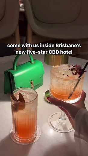 Take a look inside Brisbane’s newly relaunched luxe five star CBD hotel. 👀 Amora Hotel Brisbane has just reopened after a $30 million revamp and it’s looking seriously lush with a rooftop pool, fine dining restaurant, lobby bar and skyline views. 😍 | Urban List Gold Coast