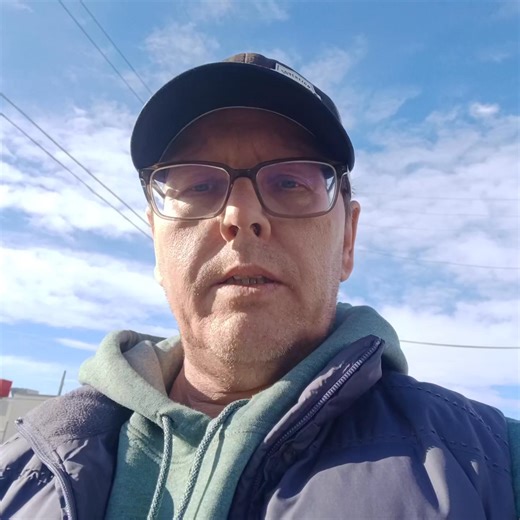 Was really great to meet folks in Devon today 💙 Got lotsa signatures at our group event! God bless Alberta! #AlbertaIndependence | Alberta Radio