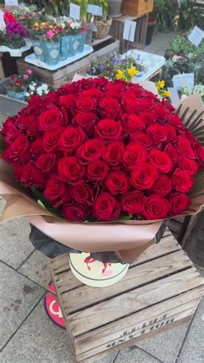 Bartletts Florist on Instagram: "You know we only supply the best roses here at Bartletts.. ❤️🌹 we pride ourselves on serving you the best of the best, comedown and see us this Valentine’s Day or give us a call - preordering is advised ❤️🌹 ☎️ 02083036061 📍 4 upper wickham lane DA16 3HE 🖥️ www.bartlettsflorist.co.uk #wellingflorist #shoplocal #kent #flowershop #bartlettsflorist"
