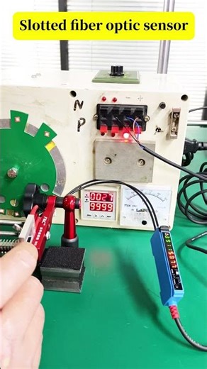 Slotted fiber optic sensor #automation #sensor