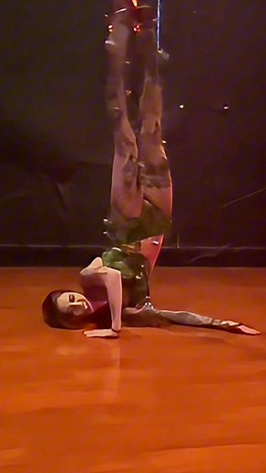 Clip from my Poison Ivy routine at the Inner Diva Hero’s and Villains showcase Aug 2025 in Austin TX #dance #dancer #shoulderstand #floorwork #core #kip #cosplay #poisonivycosplay #poisonivy #poledance #poledancer #weekend #digitalcreator | The Pole Chiro