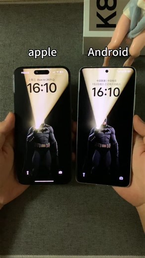 Trendy Tech Review on Instagram: "Batman flashlight lights up the time for you dynamic wallpaper! #mobile wallpaper #dynamic wallpaper"