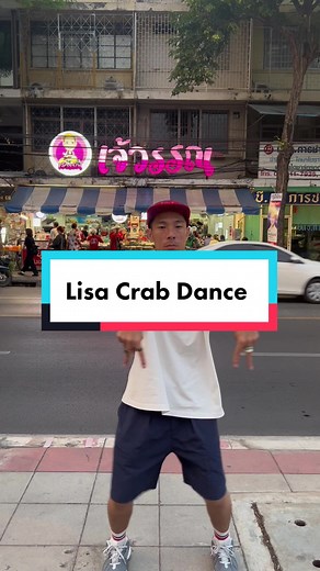 Lisa crab dance in BKK #benyeomusteatmusttry #benyeoskitchen #benyeoinbk #blackpink #lisablackpink #lisacrabdance #unipipipi #bangkoktravel #fypsg #xyzbca #thailand #bangkok #dancechanllenge