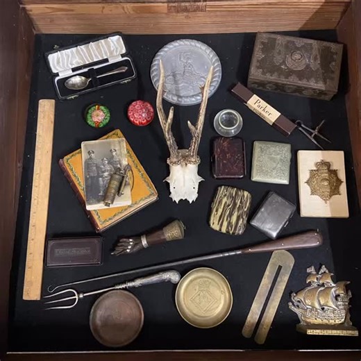 Rifle through our smalls… Just a modest selection for your delectation. Super stocking fillers. Can deliver before Christmas. Free UK postage. DM to own or enquire. #decorativeantiques #decorativesalvage #antiquesdealer #antiques #interiordesigner #antiquesdealersofinstagram #interiordesigninspiration #antiquesdealers #propstyling #frenchantiques #countryhouseantiques #vintage #antiquesforinteriors #interiors #antiquefurniture #interiordesign #decorativecollective #countryhousestyle #interior #c