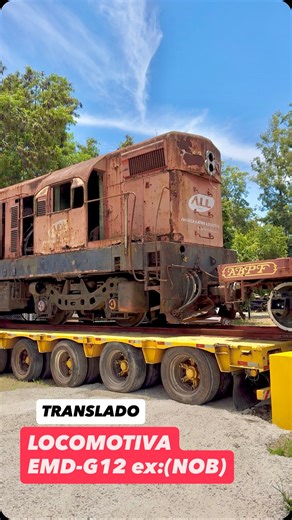 Translado da locomotiva EMD-G12 #4213 (ALL), fabricada em julho de 1958, número de série 24588, que operou na região Sul/Sudeste, pela América Latina Logística (ALL). Origem : Canoas (RS). Destino: ABPF de Campinas (SP). Registrado na Rod. Santos Dumont, entre Indaiatuba e Campinas (SP), Brasil. Em, 12 de janeiro de 2026. | Trens Brasil Vídeos