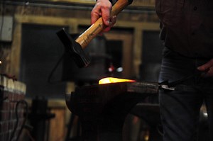 The rich history of blacksmithing and the Bowie Knife in Washington