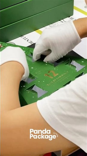 Building a triangular Advent calendar box from scratch. 🎄