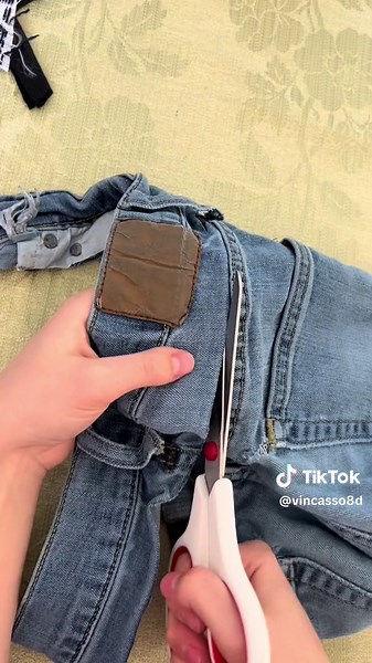 DIY Upcycled Shorts: Transforming Old Jeans into Stylish Baggy Jorts!