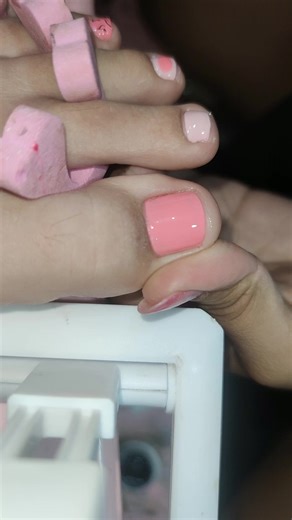 Diseños de pedicura de cerdita y uñas pintadas para niñas en Ecuador