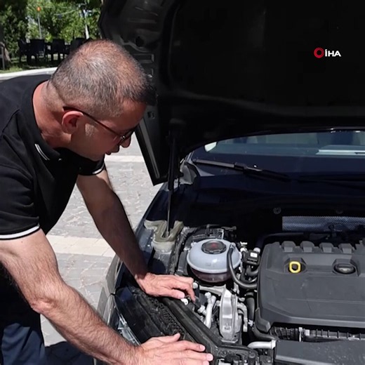 Elazığ’da 25 bin kilometre diye aldığı aracın servis kayıtlarında 150 bin kilometre bakımını gören vatandaş, dolandırıldığı iddiasıyla şikâyetçi oldu:"900 bin lira kadar dolandırıldım. Bu parayı hiç yemesem 2 yılda ancak toplayabiliyorum. Git şikayet et diyorlar, bunlar çete."