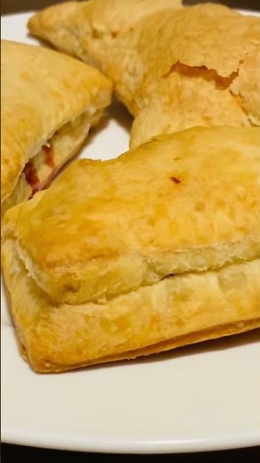 Paneer pastry puffs 😋😋
