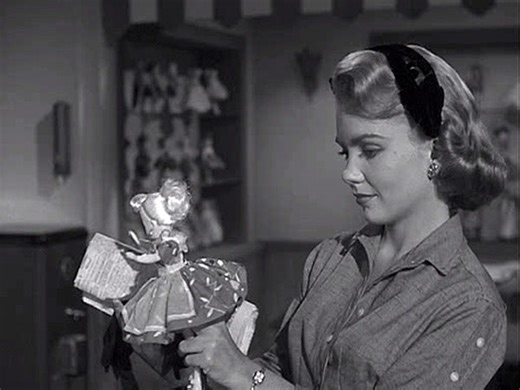 Attack of the Puppet People (1958) | ČSFD.cz