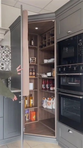 Smart corner cabinet sloution for more efficient kitchen.