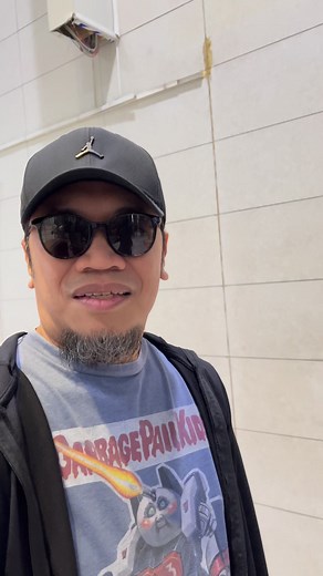 3.6K views · 4.3K reactions | Galing kami gig sa Davao.. share ko lang yun hauls sa backstage  pag may bote usually niraraffle among band members.. tas may inuwi ako payong  bakit ba e sa wala ako nyan sa bahay eh  disclaimer: provided po talaga sa banda yan backstage.. | Darius Semana | Facebook