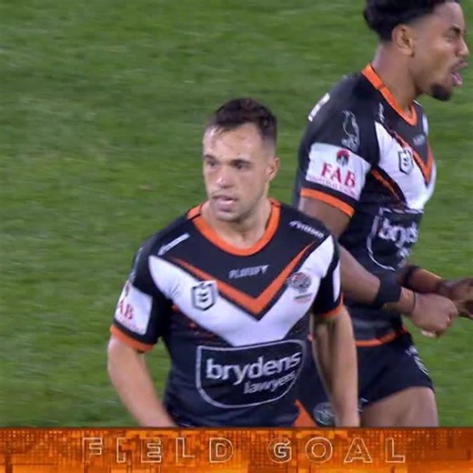 34K views · 528 reactions | In the blink of an eye!  Luke Brooks kicks a field goal to put the Tigers IN FRONT! 勞 #NRLTigersRaiders | FREE on 9Now: https://nine.social/8xD #9WWOS #NRL | NRL on Nine | Facebook