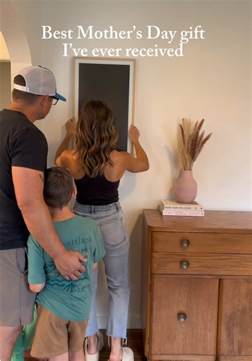 Win Mother’s Day this year with Hearth Display. 🥰 Set up couldn’t be easier 🤩 Your families single hub for: 📆 Schedules 🛒 Groceries 🧺 Chores 🛁 Routines ✅ Check lists 🌤️ Weather 🌮 Meal planner … all synced to the mobile app on your phone 📱 Get 20% off this Mother’s Day with code: MOTHERSDAY20 #mothersday #mothersdaygifts #motherhood #momlife #mothersdaygiftideas