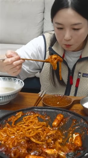 Spicy Beef Stir-fry & Cheese Fondue #asmr #asmrsounds #satisfying #asmrfood | Ms Boki