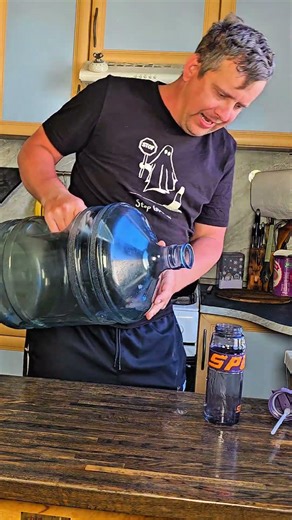Tiny Genius Shows Another LifeHack!🤷‍♂️🤔 #funny #lifehacks #family