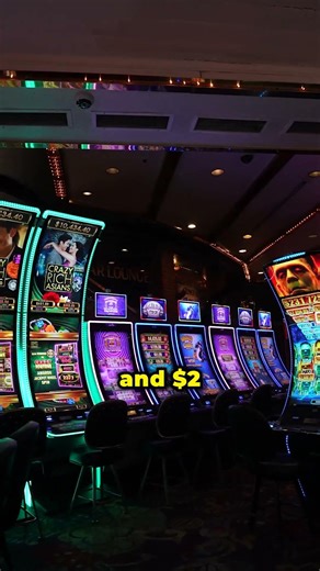 Why You NEED To Stay at the Four Queens Hotel in Las Vegas