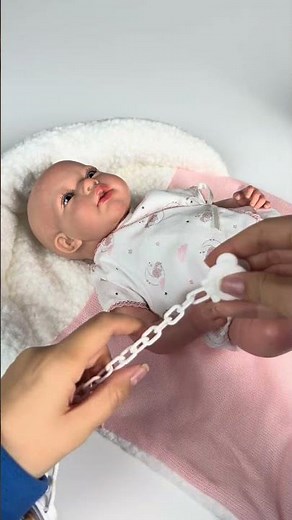 Arias Reborn Doll 👶🏻Ariel with Cushion 🍼👶🏻🐣💖#reborn #doll #baby #shorts #smythstoys