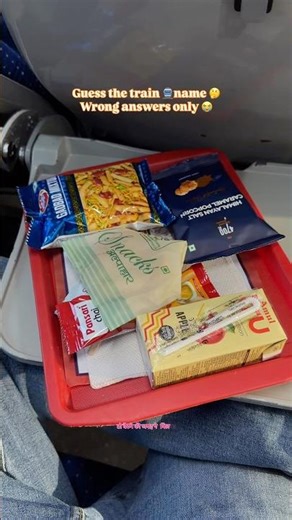 Vande Bharta Train Ke Evening Snacks | Indian Luxury Train Food