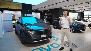 Oltre 100.000 ordini in tutta Europa! Guarda insieme a noi il video che racconta i motivi di questo incredibile successo, girato da Lorenzo Cereda 📽️ Qualche dettaglio sulle scelte dei nostri clienti: ⚡ Elettrificazione vincente: Oltre il 20% delle vendite riguarda la versione 100% elettrica E-3008, dimostrando l'impegno di PEUGEOT nella mobilità sostenibile. 🔝 Preferenza per l'eccellenza: Circa il 60% degli ordini è per l'allestimento GT top di gamma, evidenziando la crescente fiducia dei cli